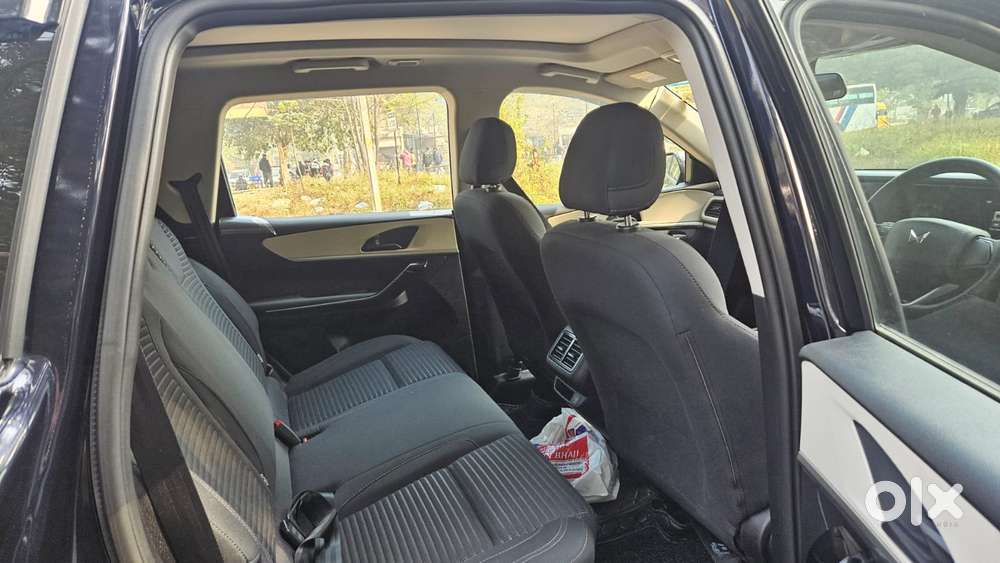 Mahindra Xuv700 2.2 Ax 5 Diesel At Str, 2023, Diesel