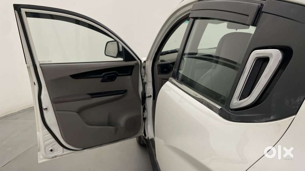 Mahindra Kuv 100 2016-2017 Mfalcon G80 K8, 2016, Petrol