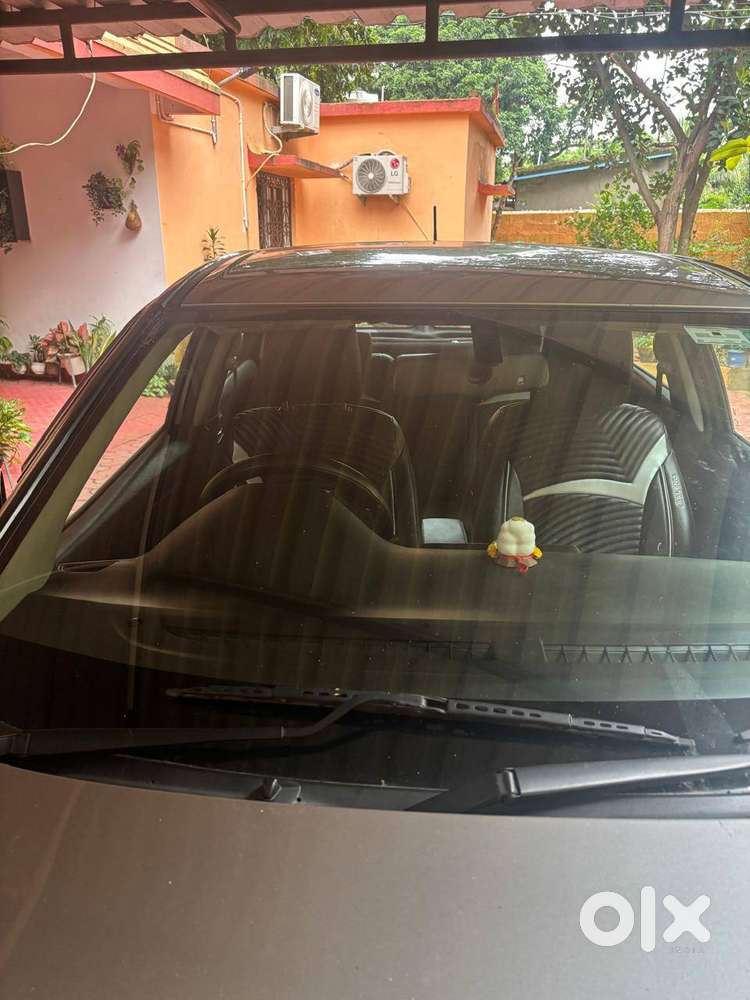 Vehicle In Is Good Condition Single Hand Use