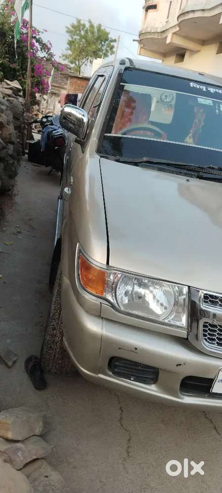 Mahindra Renault Logan 2011