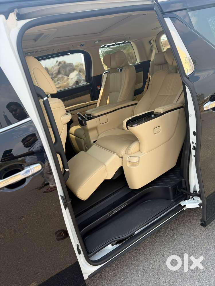 Toyota Vellfire Vip – Executive Lounge, 2023, Petrol