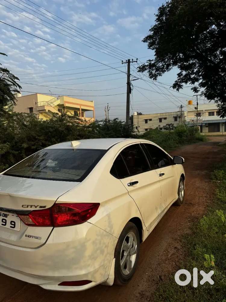 Honda City 2016 Diesel Manual Showroom Track