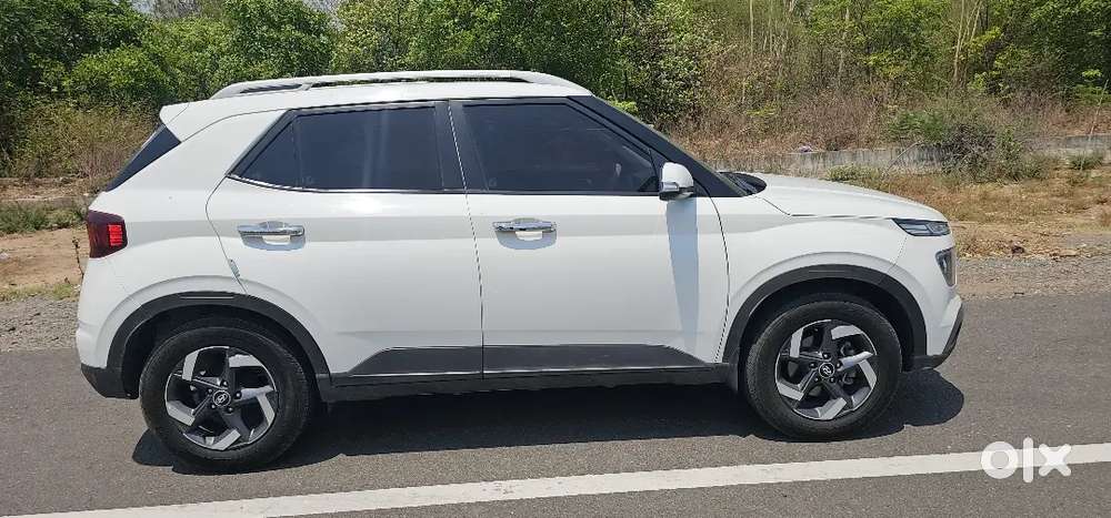 Hyundai Venue 2019 Diesel 180 Km Driven