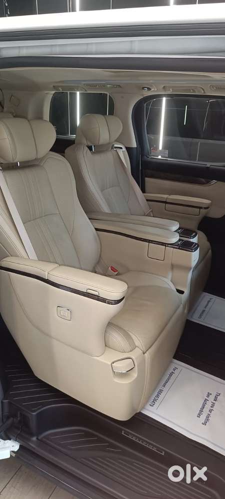 Toyota Vellfire 2.5 Executive Lounge, 2021, Cng & Hybrids