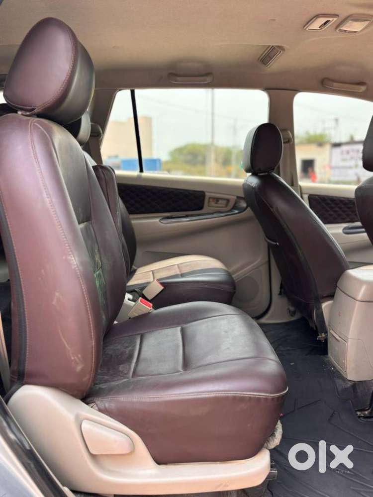 Toyota Innova 2.5 G (diesel) 8 Seater, 2013, Diesel