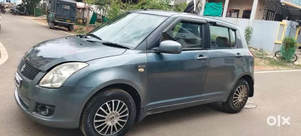 Touch Screen Reverse Camera New Battery New Tyres Center Locking
