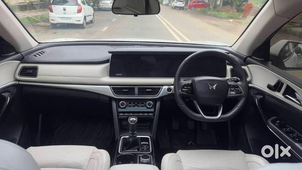 Mahindra Xuv700 2.2 Ax 7 Diesel Mt Luxury Pack Str, 2024, Diesel