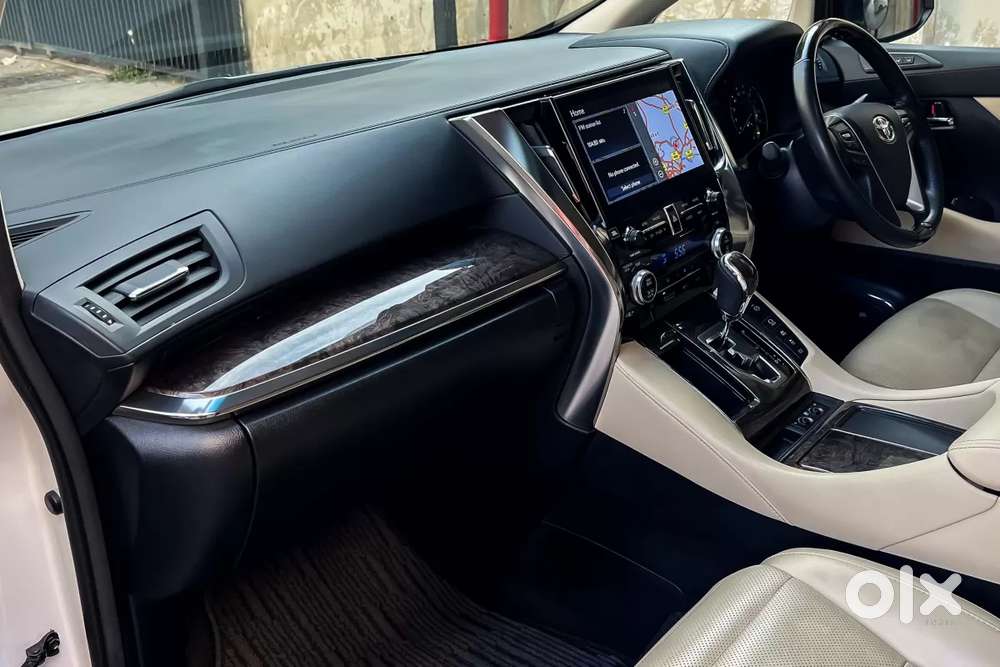 Toyota Vellfire 2.5 Hybrid, 2022, Petrol