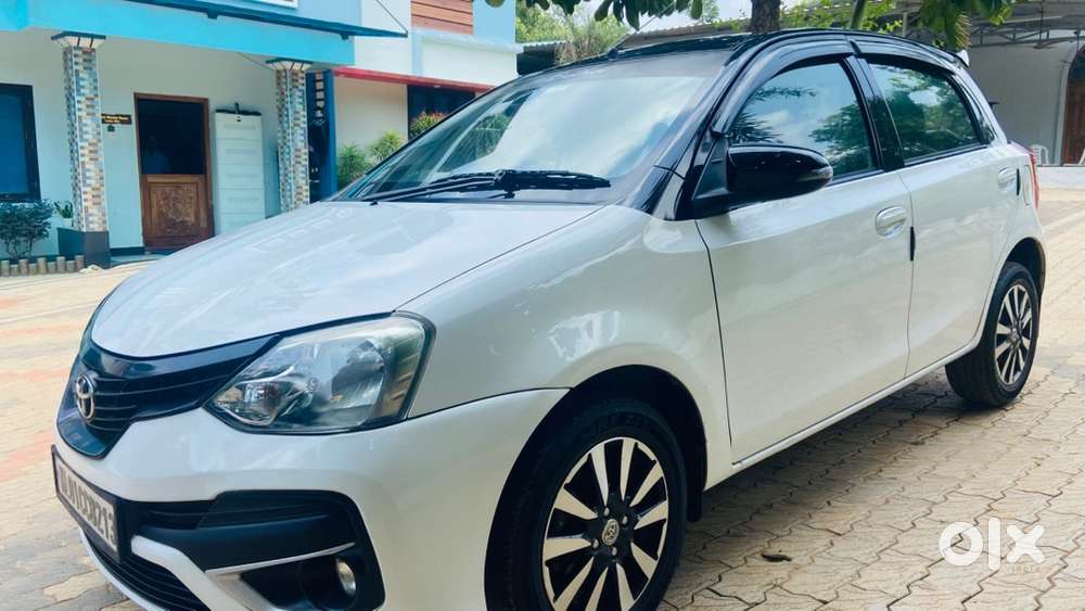 Toyota Etios Liva 2017 - Dual Tone (petrol)
