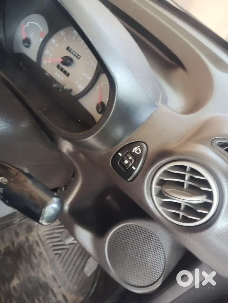 Hyundai Staria 2012