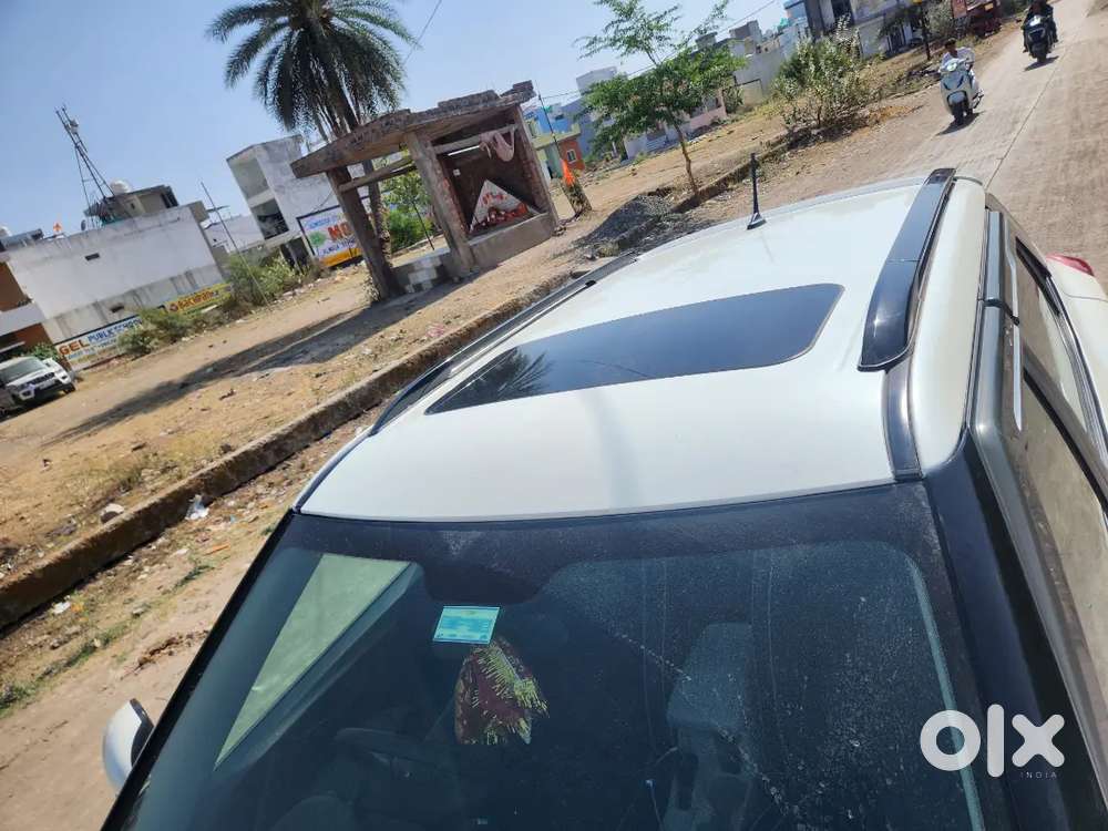 Mahindra Xuv300 2023 Petrol Well Maintained