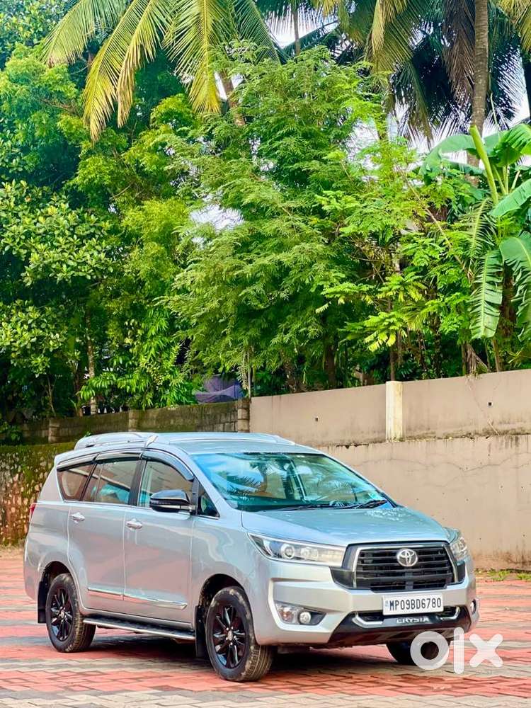 Toyota Innova Crysta 2.4 V 8 Str, 2016, Diesel