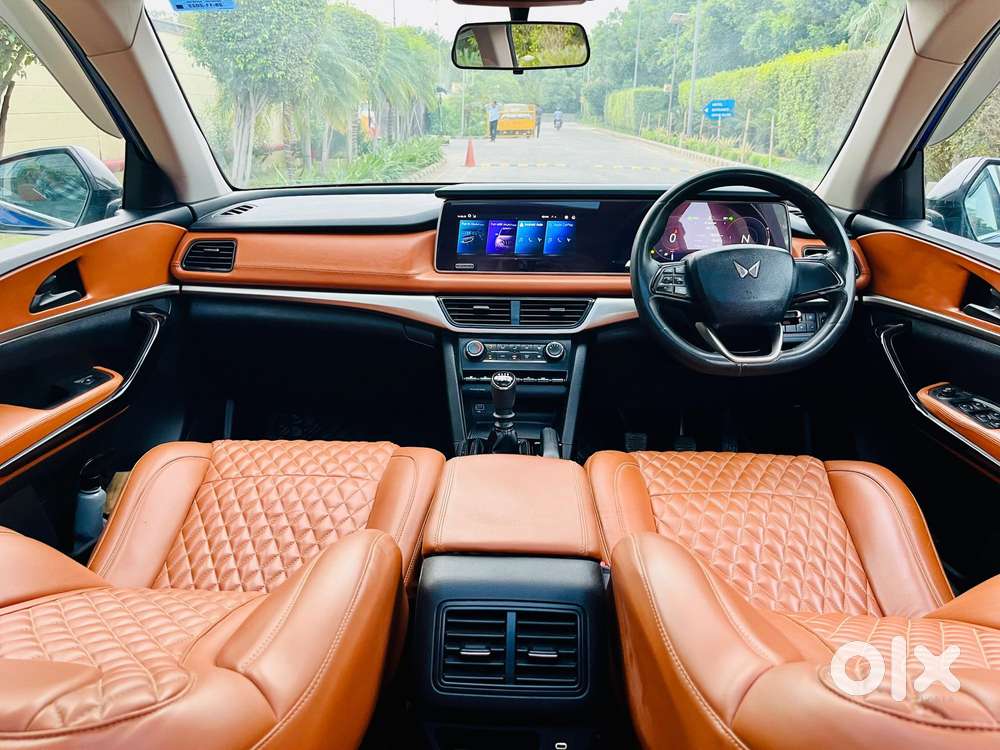 Mahindra Xuv700 2.0 Ax 5 Petrol Mt 7 Str, 2022, Petrol