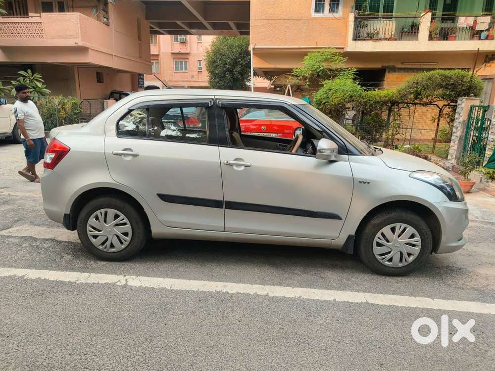Maruti Suzuki Swift Dzire 2016 Petrol, Silky Silver Excellnt Condition