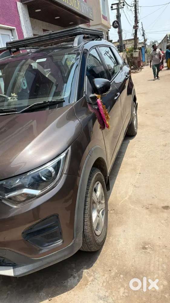 7 Seater New Condition Car