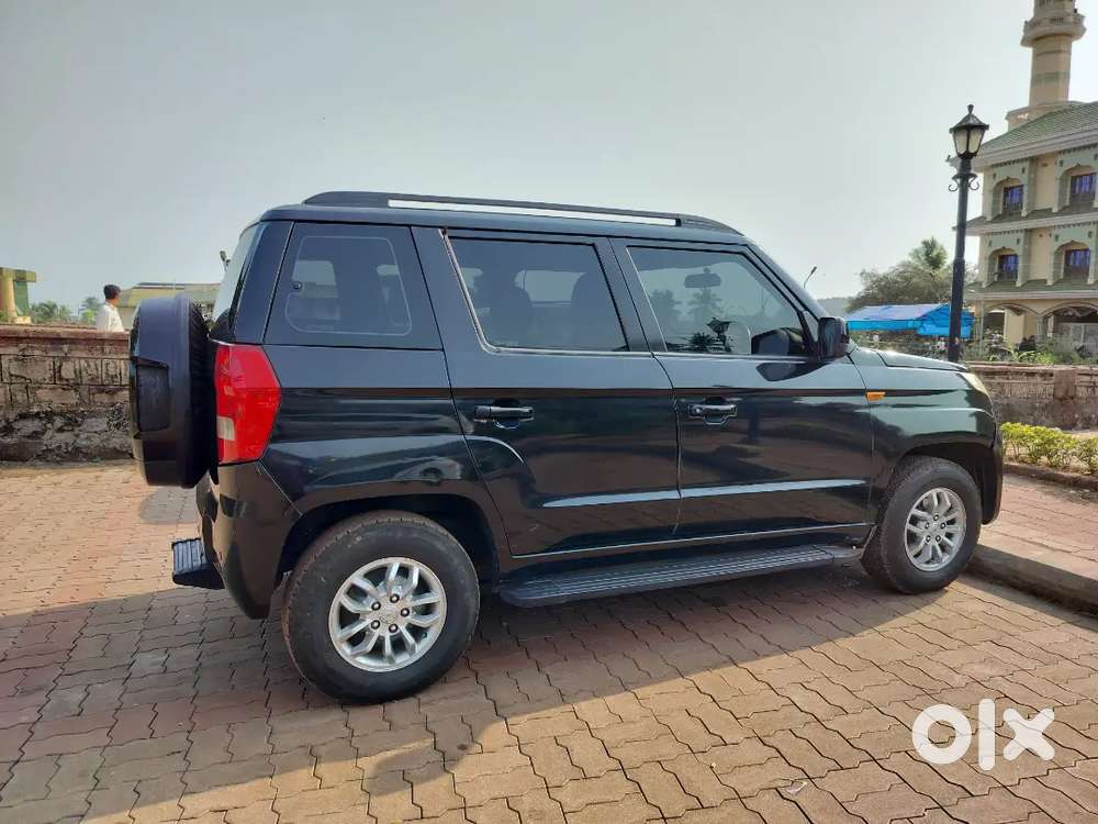 Mahindra Tuv Black