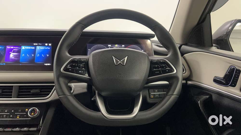 Mahindra Xuv700 2.0 Ax 7 Petrol Mt Str, 2023, Petrol