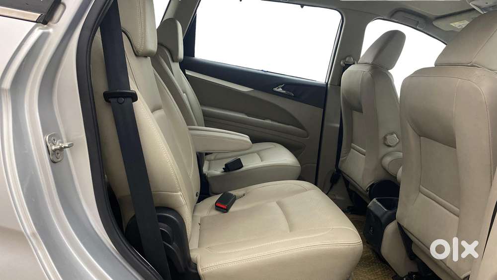 Mahindra Marazzo M8, 2018, Diesel
