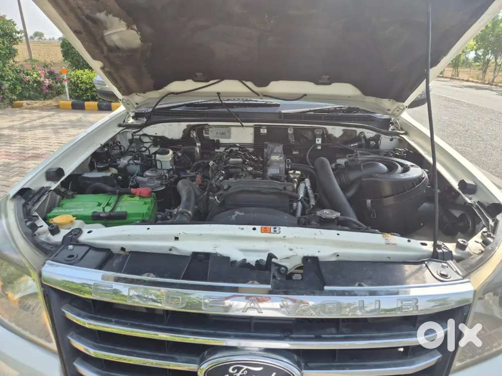 Ford Endeavour 2013 Diesel 105000 Km Driven At Good Condition New Tyre