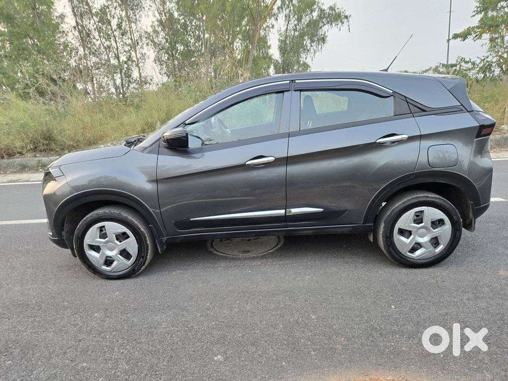 Tata Nexon 1.2 Revotron Xma Amt (s), 2025, Petrol