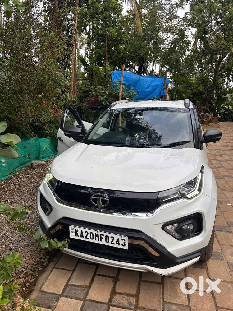 Tata Nexon Xm (sunroof) - Petrol