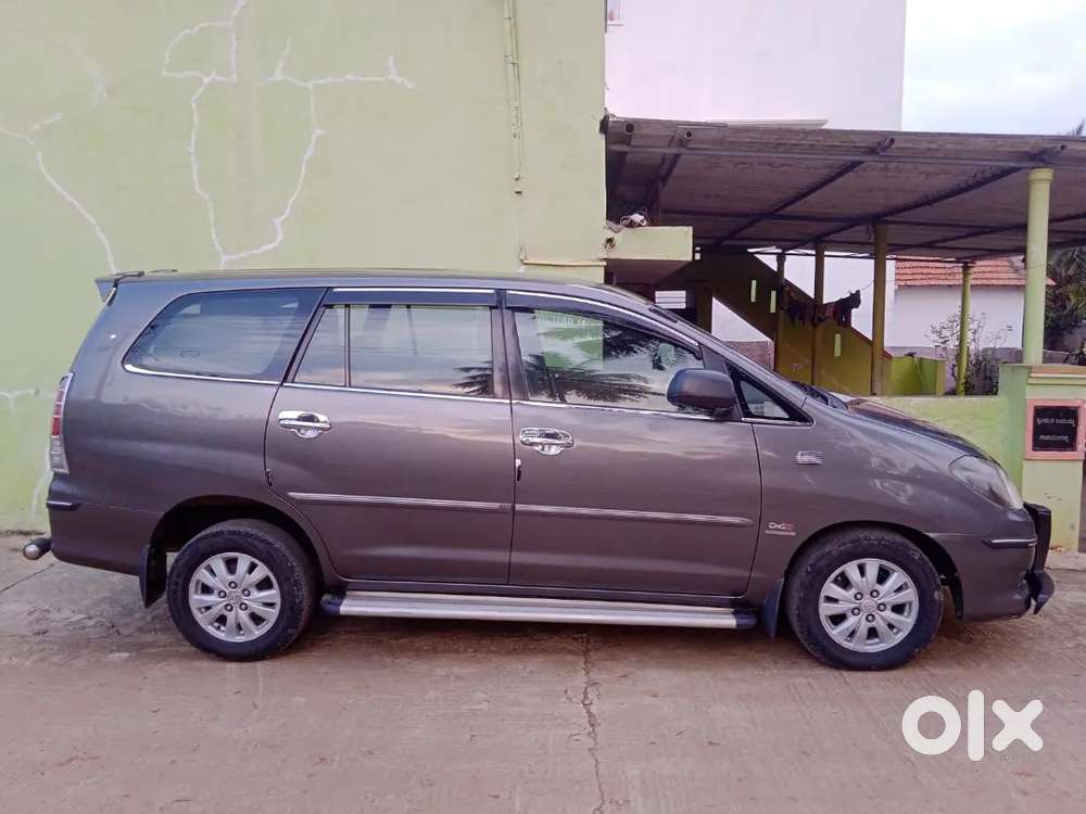 Toyota Innova 2011 Diesel 180000 Km Driven