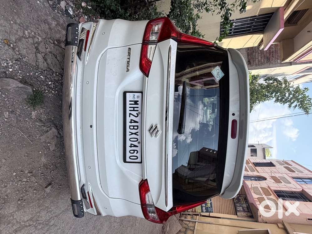 2. 5 Year Old , Ertiga Zxi ( Cng +petrol )