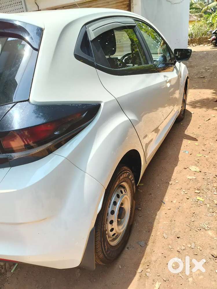 Car Model Name- Tata Altroz Xe 12