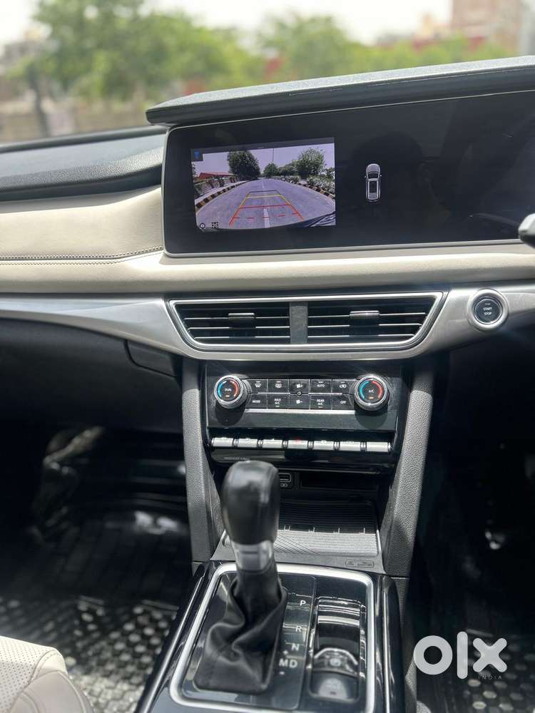 Mahindra Xuv700 2.0 Ax 7 Petrol At Luxury Pack Str, 2025, Petrol