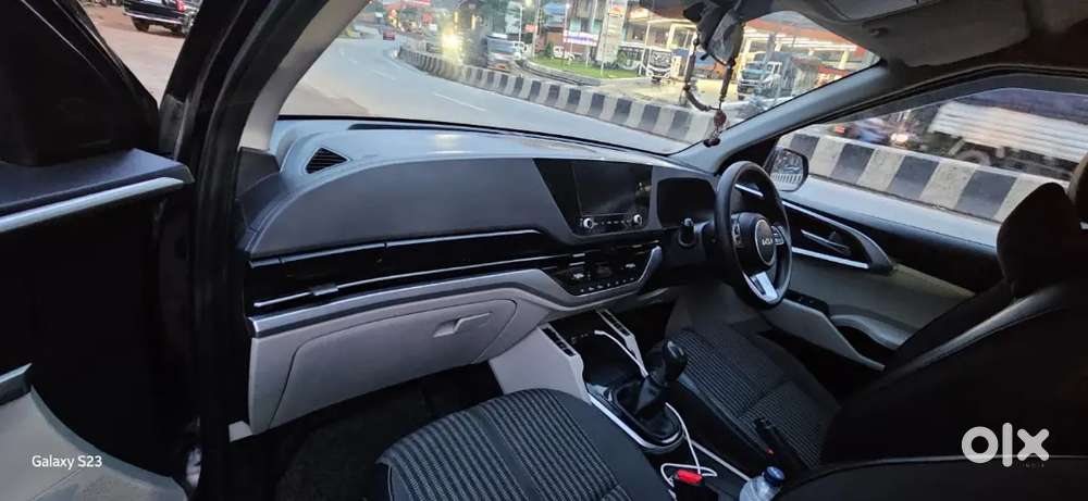 Kia Carens 2022 Petrol 60000 Km Driven