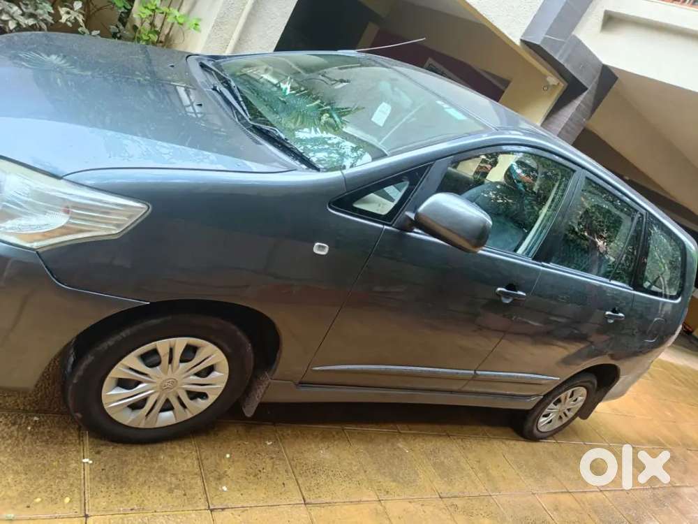 Toyota Innova 2015