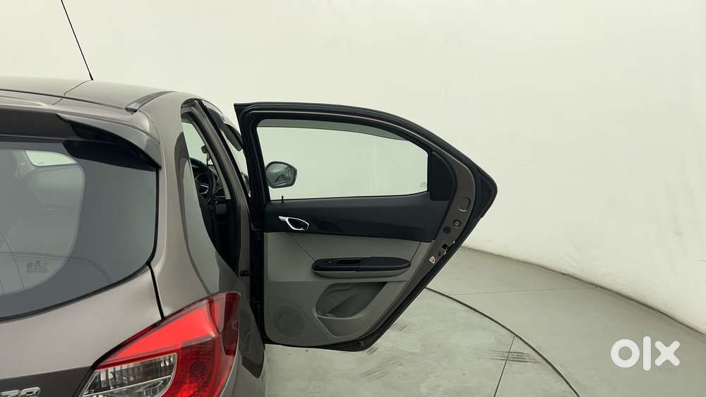 Tata Tiago Xza, 2017, Petrol