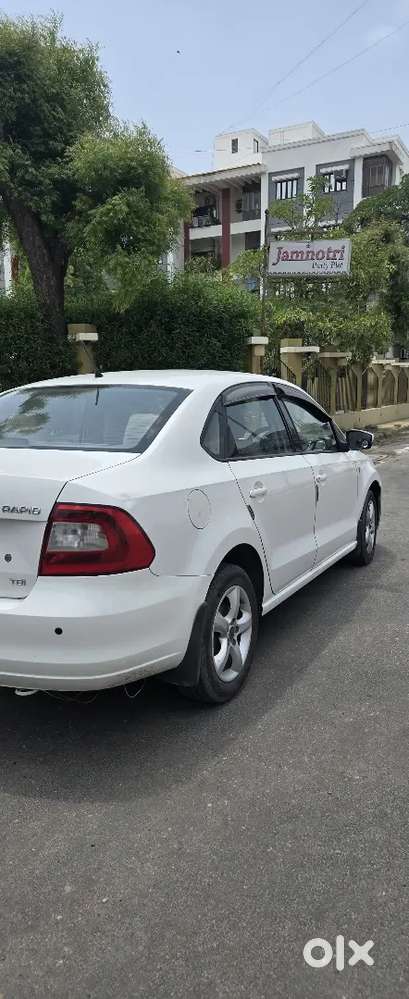 Skoda Rapid 1.6 Amb Mt  2014 Diesel With 20-22 Milage