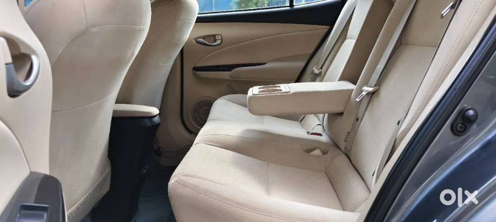 Toyota Yaris V Cvt, 2018, Petrol
