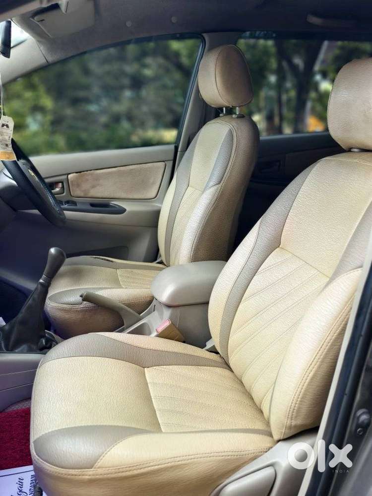 Toyota Innova 2.5 G (diesel) 7 Seater Bs Iv, 2011, Diesel