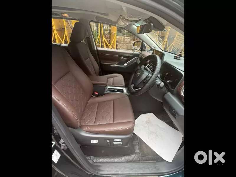 Toyota Innova Hycross 2.0 Zx (o) Hybrid 7 Str, 2026, Petrol