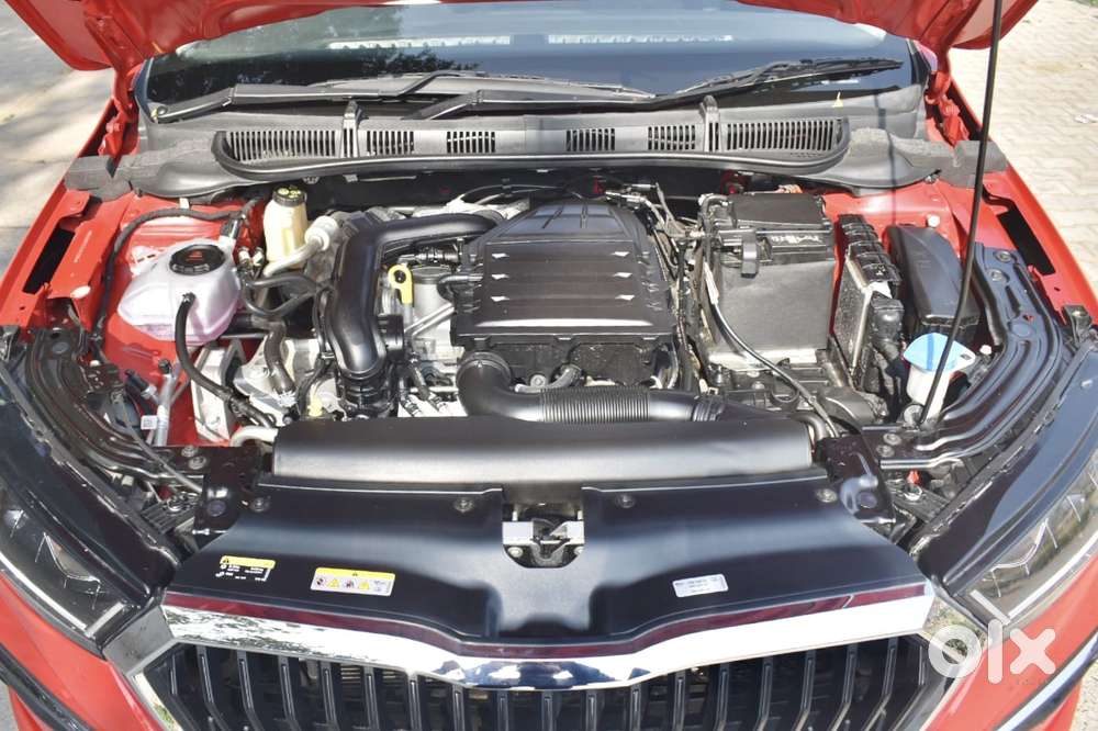 Skoda Slavia 1.0 Tsi Style At, 2025, Petrol