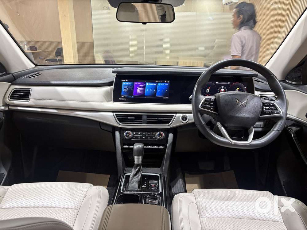 Mahindra Xuv700 2.2 Ax 7 Diesel At Luxury Pack Str, 2024, Diesel