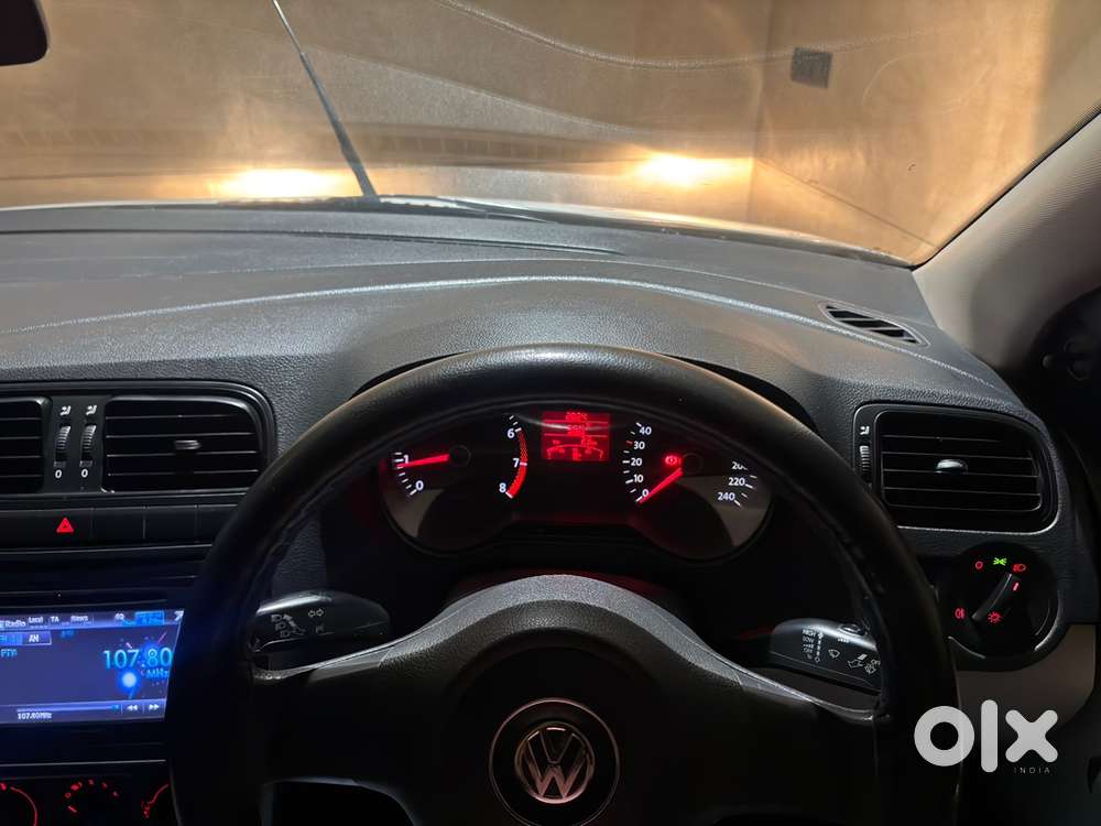 Volkswagen Polo Petrol Manual 2011