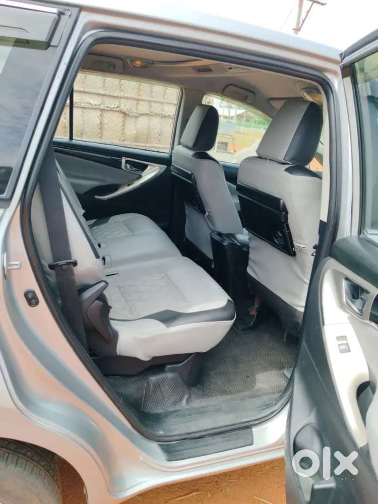 Toyota Innova Crysta 2.4 V 2016