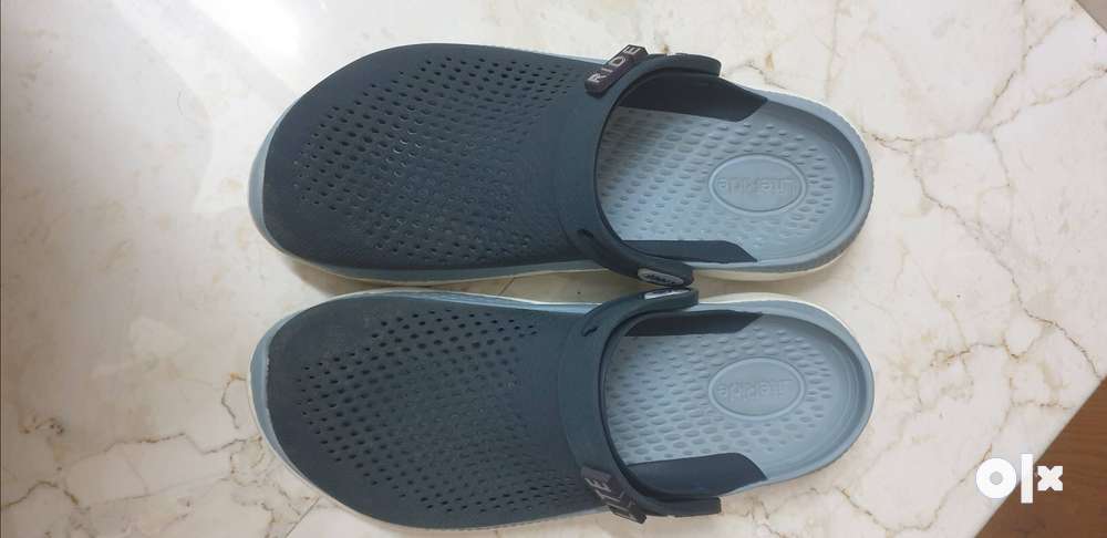 Original crocs sales literide vs fake