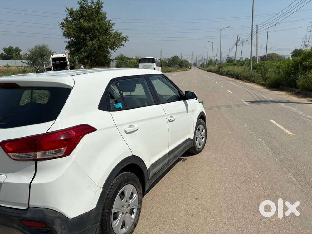 White Hyundai Creta