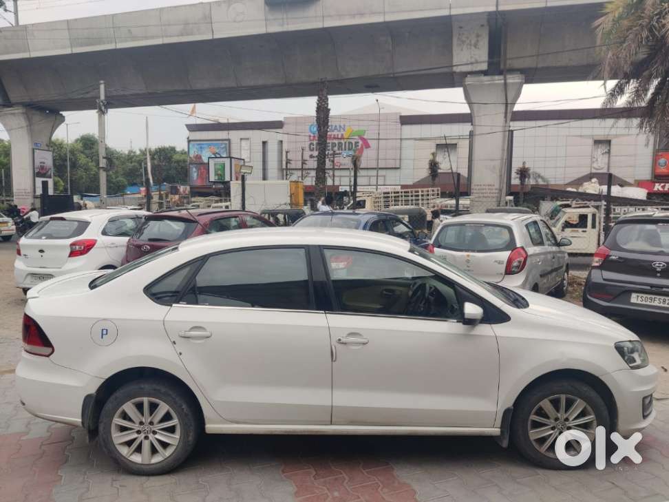 Volkswagen Vento 1.2 Highline Plus At 16 Alloy, 2016, Petrol