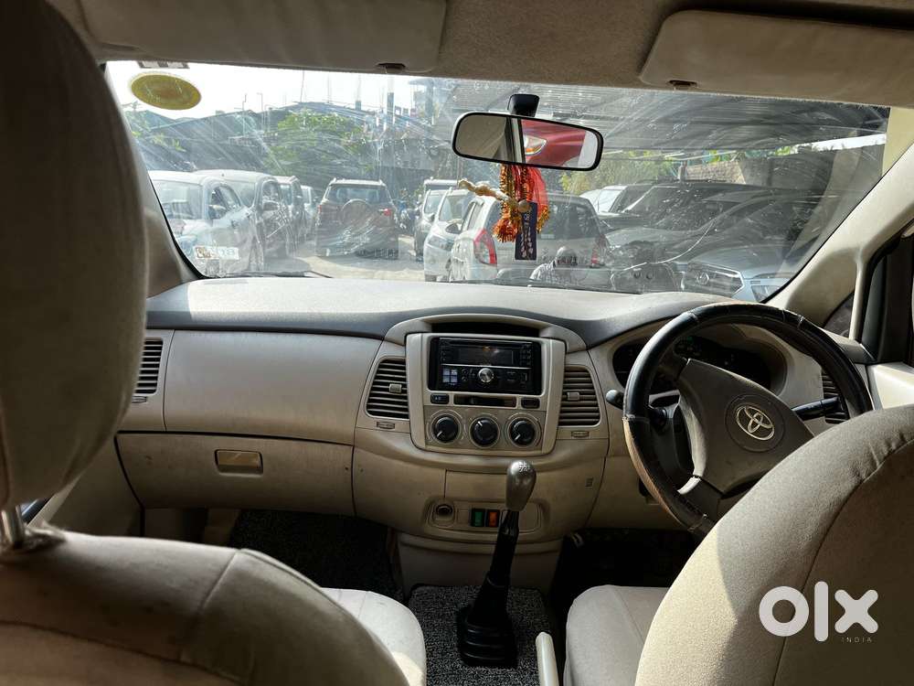 Toyota Innova 2.5 G (diesel) 8 Seater Bs Iv, 2015, Diesel