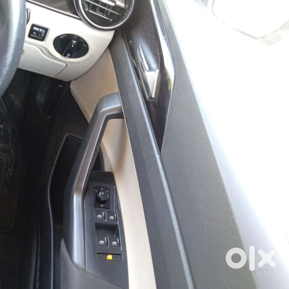 Skoda Slavia Ambition 1.0l Tsi At, 2022, Petrol