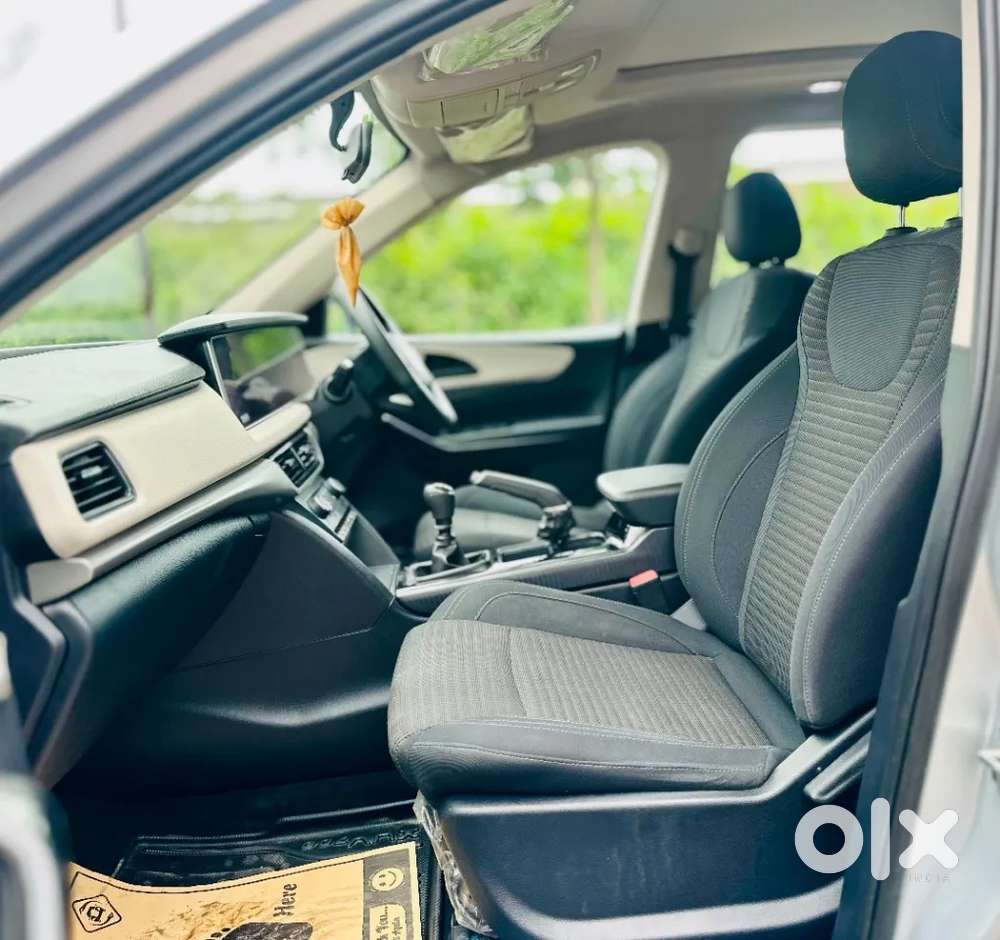 Mahindra Xuv700 2.0 Ax 5 Petrol Mt Str, 2021, Petrol