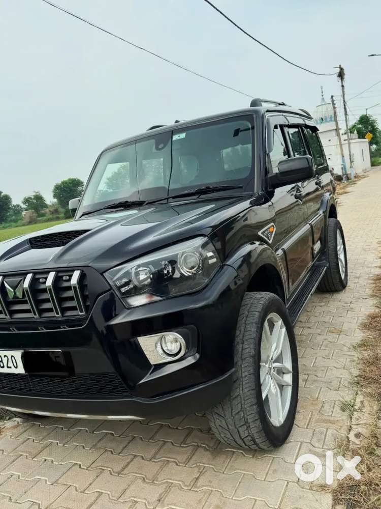 Mahindra Scorpio S6 Plus 2017