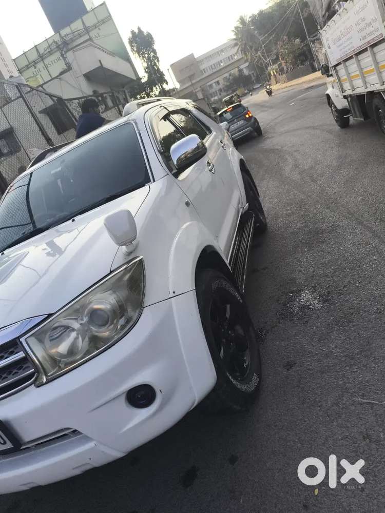 Toyota Fortuner 2011
