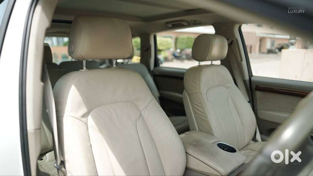 Well Maintained White Audi Q7.