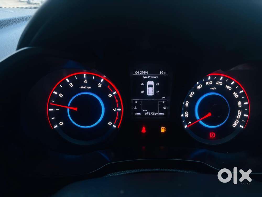 Mahindra Xuv300 W8, 2023, Petrol